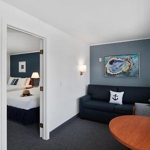 Queen Suite Two Queen Beds
